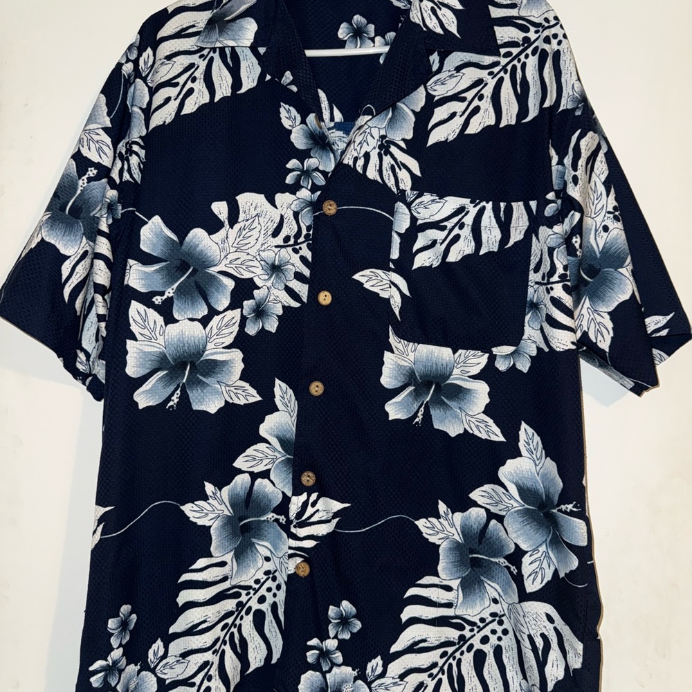Vintage Anchor Blue Men's Navy‎ and White Floral Shirt